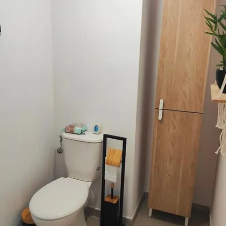 Spacious With Lovely Terrace Apartment *