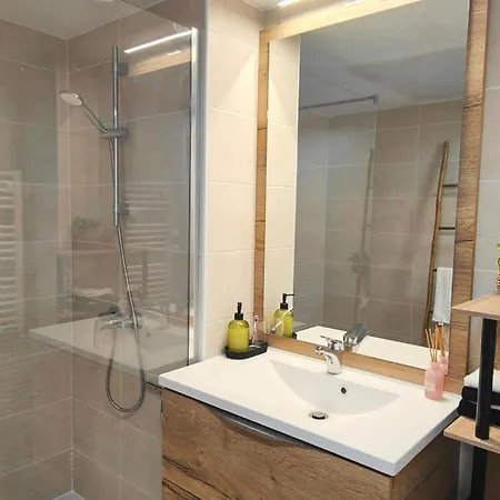 Spacious With Lovely Terrace Apartment