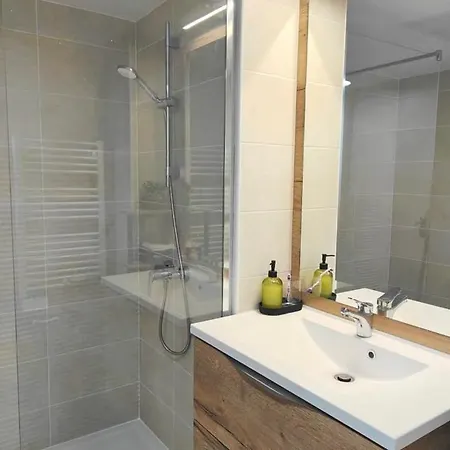 Spacious With Lovely Terrace Apartment *
