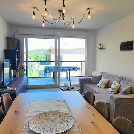 Apartment Spacious With Lovely Terrace