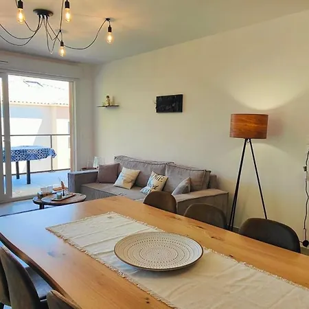 Apartment Spacious With Lovely Terrace