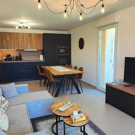 Apartment Spacious With Lovely Terrace Saint-Raphael (Var)