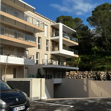 Spacious With Lovely Terrace Apartment Saint-Raphael (Var)