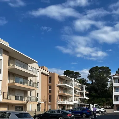 Apartment Spacious With Lovely Terrace Saint-Raphael (Var)