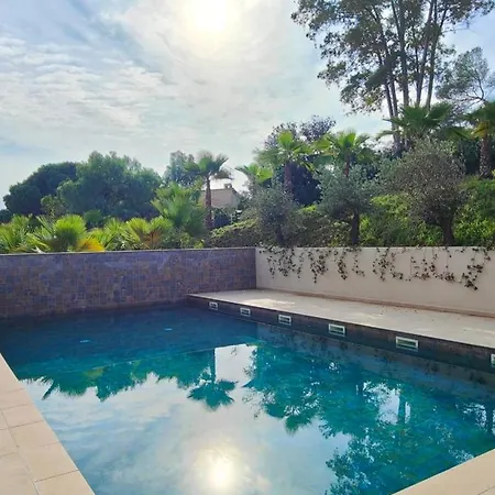 Spacious With Lovely Terrace Apartment Saint-Raphael (Var)